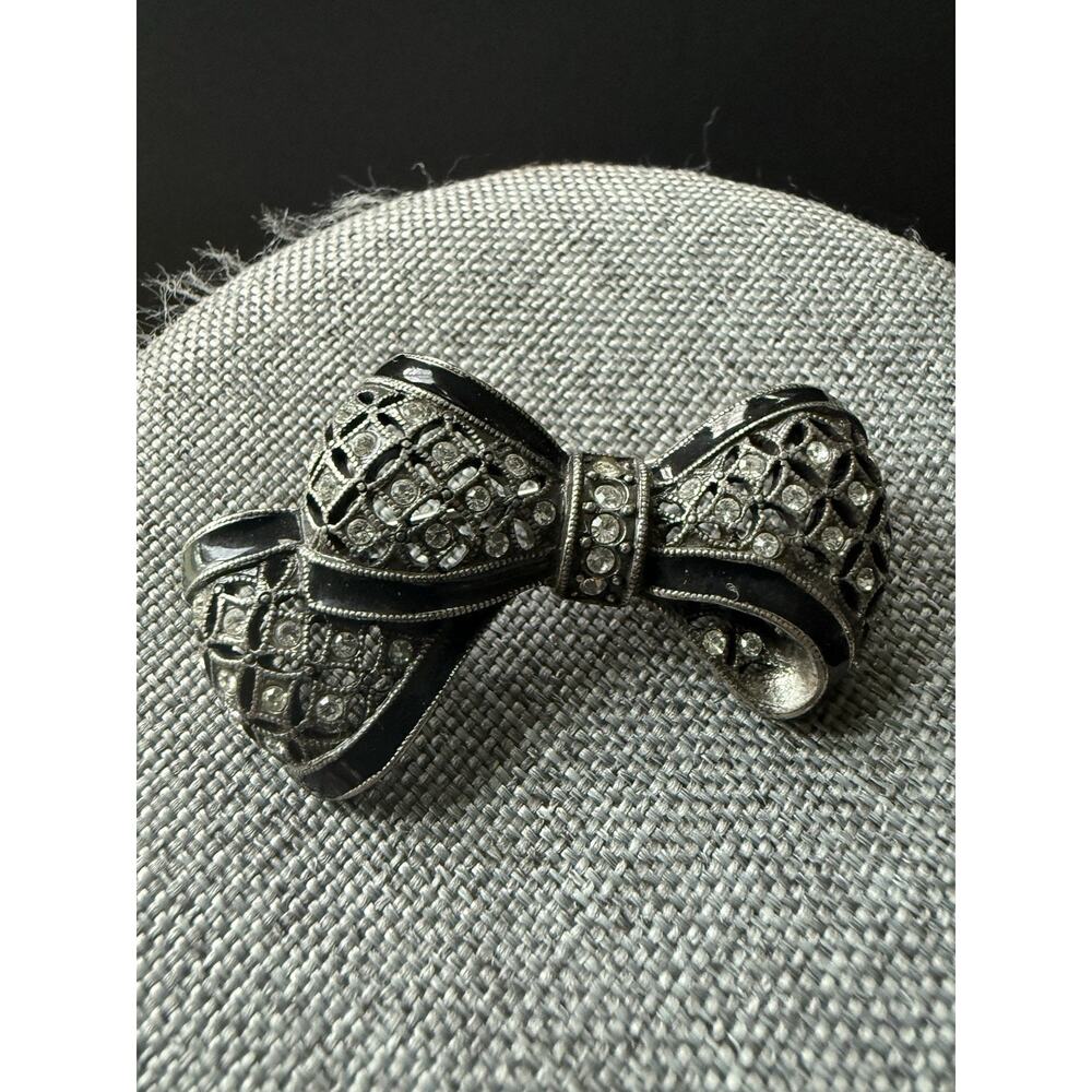 Vintage Signed Anne Klein Black Enamel Clear Rhinestone Ribbon Bow Brooch Pin